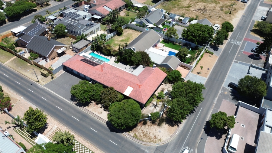 5 Bedroom Property for Sale in Table View Western Cape